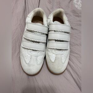 White Sneakers - Silent D, Seena